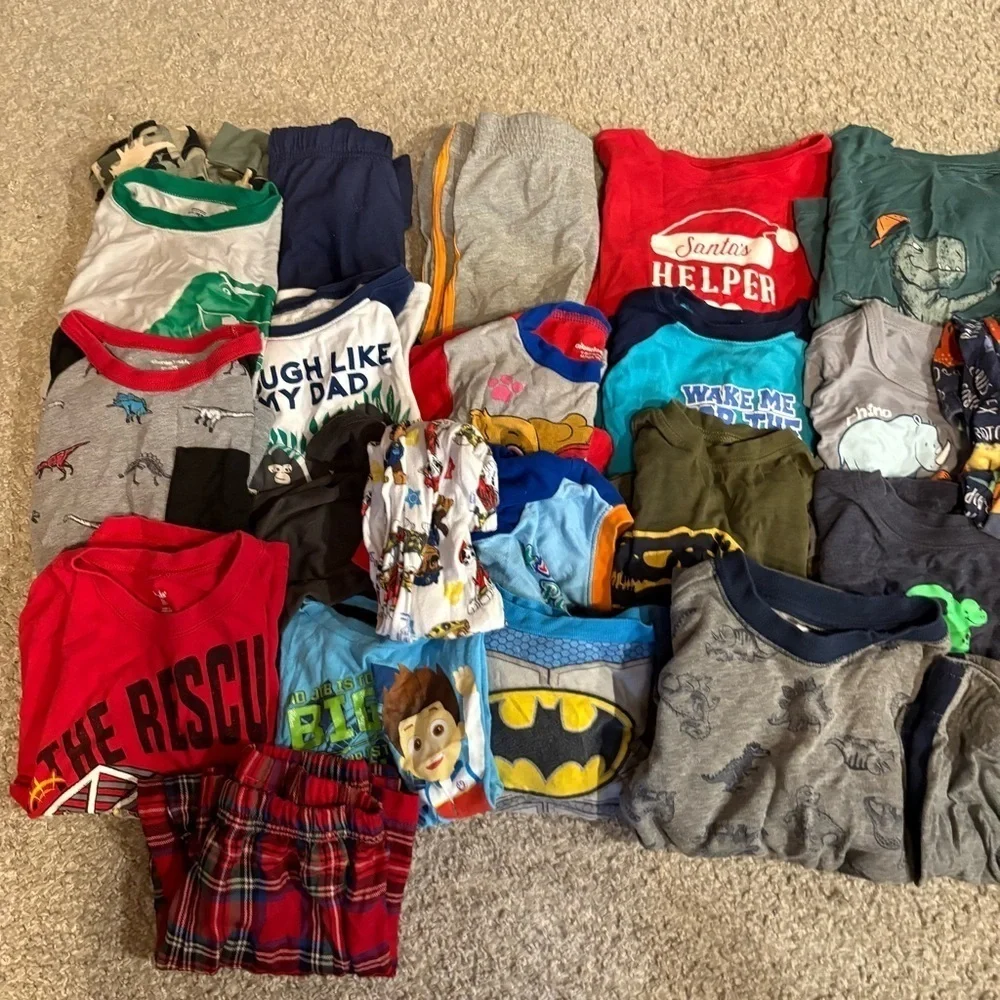 Kids Sz 5 Clothing Bundle Lot Pants Pajamas T-shirt Sweatshirt Santa Paw Patrol - Picture 2 of 12
